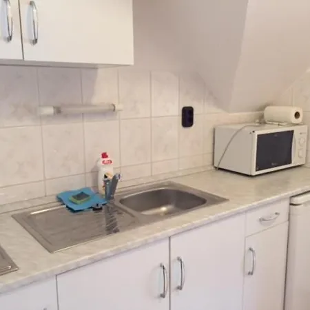 Laura Apartmanhaz *